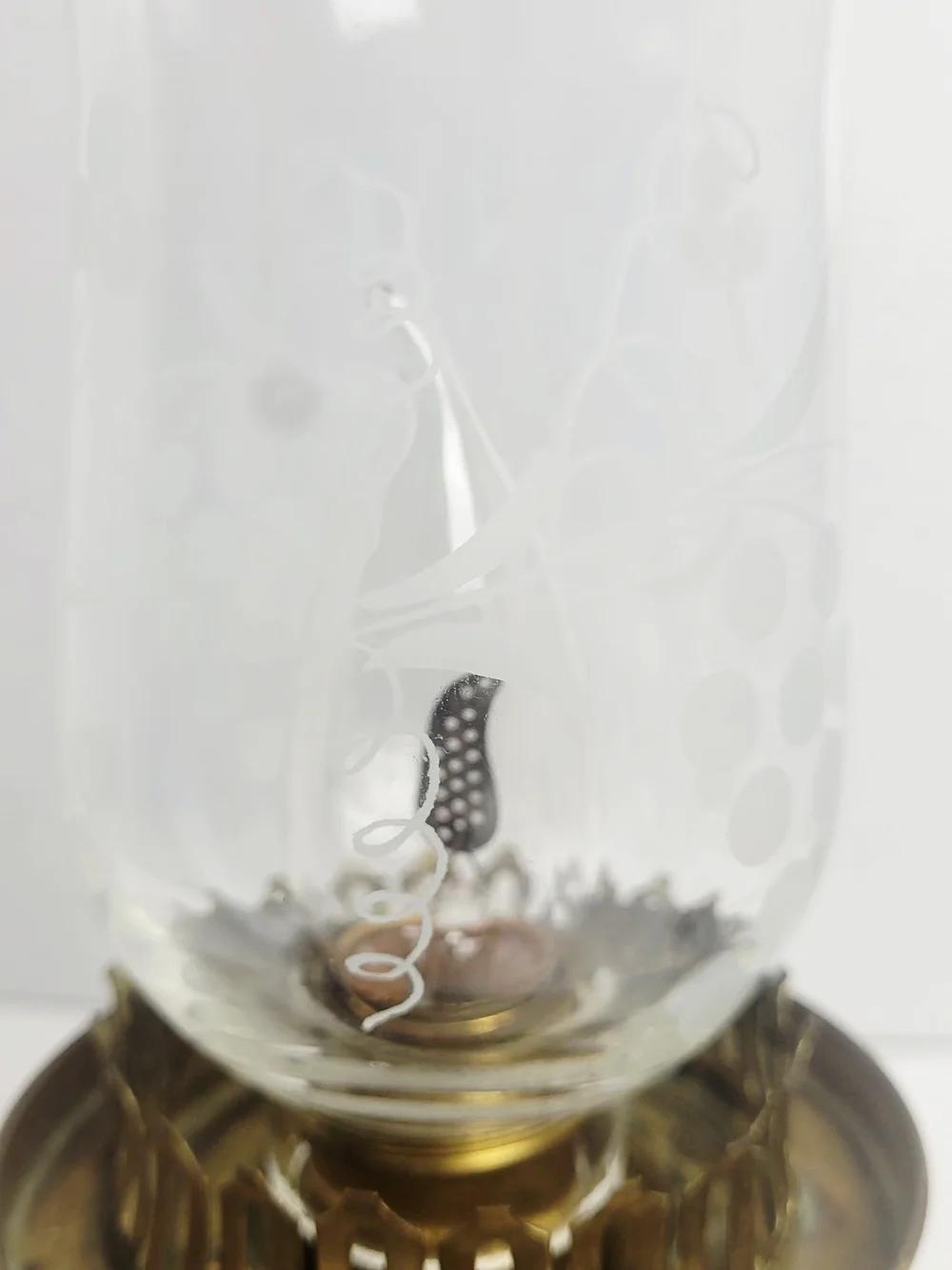 Vtg 70s~Electric Glass Hurricane Boudoir Lamp~FloralShade~Brass Base~Flame Bulb